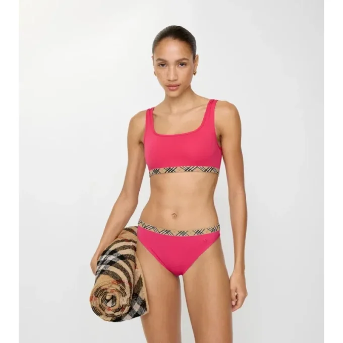 Bikiny s kostkovaným lemem Bikiny s kostkovaným lemem