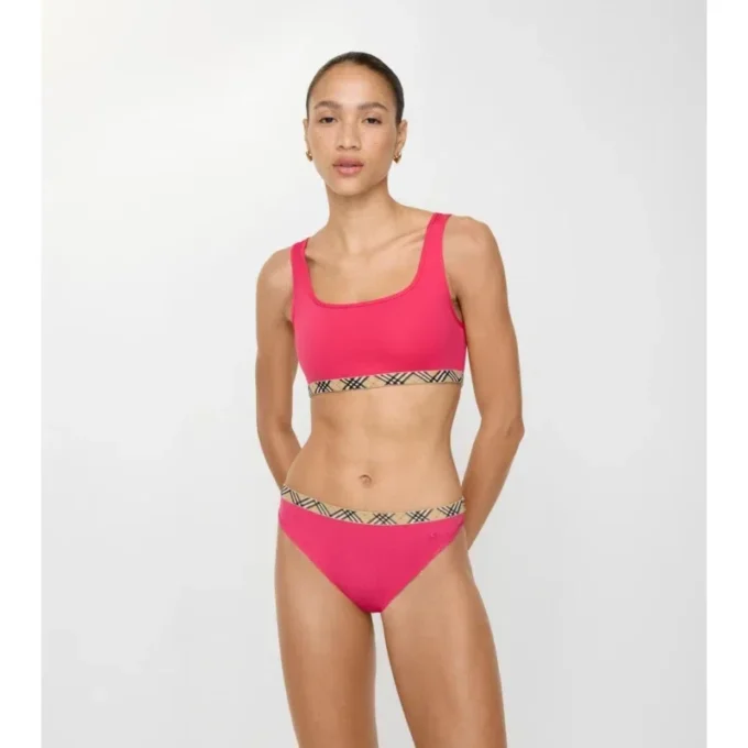 Bikiny s kostkovaným lemem Bikiny s kostkovaným lemem
