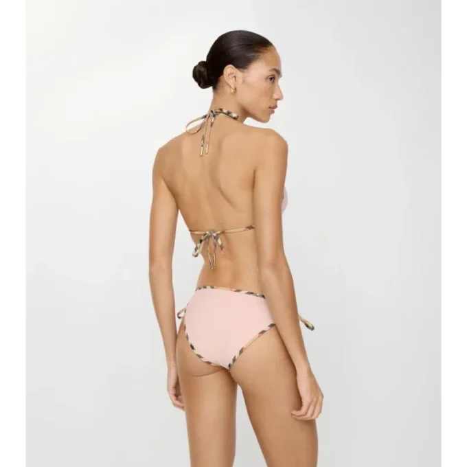 Bikiny s kostkovaným lemem Bikiny s kostkovaným lemem