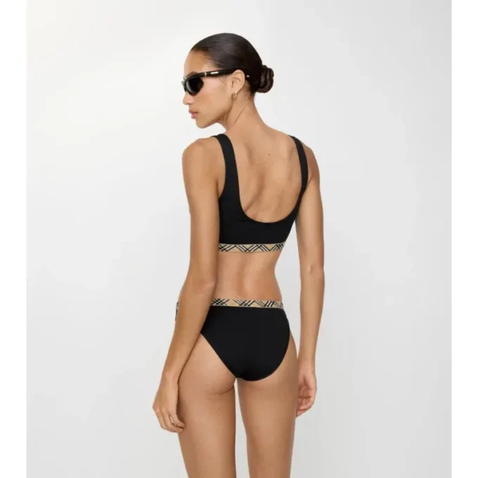 Bikiny s kostkovaným lemem Bikiny s kostkovaným lemem