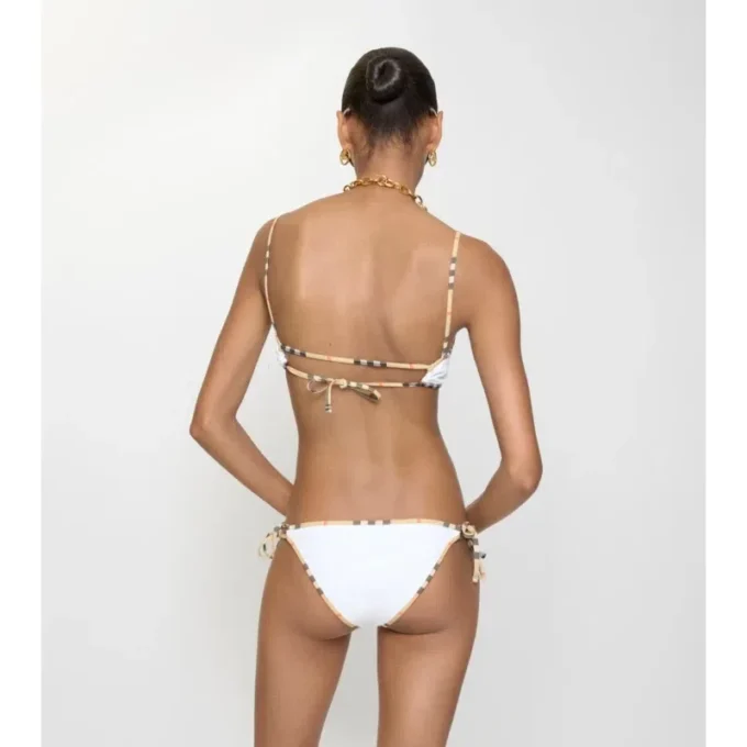 Bikiny s kostkovaným lemem Bikiny s kostkovaným lemem
