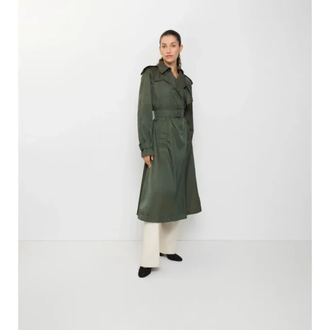 Dlouhý nylonový Trench Coat s kapucí Dlouhý nylonový Trench Coat s kapucí