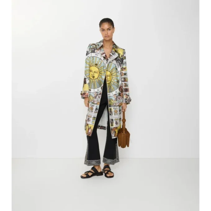 Dlouhý Trench Coat Foxfield z hedvábí s potiskem tarotových karet Dlouhý Trench Coat Foxfield z hedvábí s potiskem tarotových karet