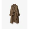 Dlouhý Trench Coat s hedvábným šátkem Dlouhý Trench Coat s hedvábným šátkem