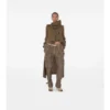 Dlouhý Trench Coat s hedvábným šátkem Dlouhý Trench Coat s hedvábným šátkem