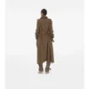 Dlouhý Trench Coat s hedvábným šátkem Dlouhý Trench Coat s hedvábným šátkem