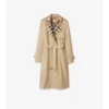 Dlouhý Trench Coat z gabardénu s kostkovaným límcem Dlouhý Trench Coat z gabardénu s kostkovaným límcem