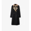 Dlouhý Trench Coat z gabardénu s kostkovaným límcem Dlouhý Trench Coat z gabardénu s kostkovaným límcem