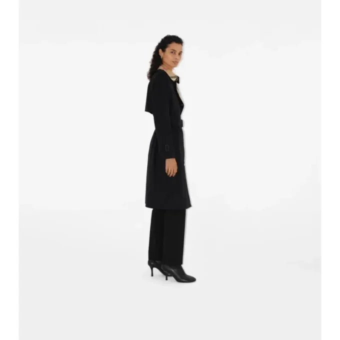 Dlouhý Trench Coat z gabardénu s kostkovaným límcem Dlouhý Trench Coat z gabardénu s kostkovaným límcem