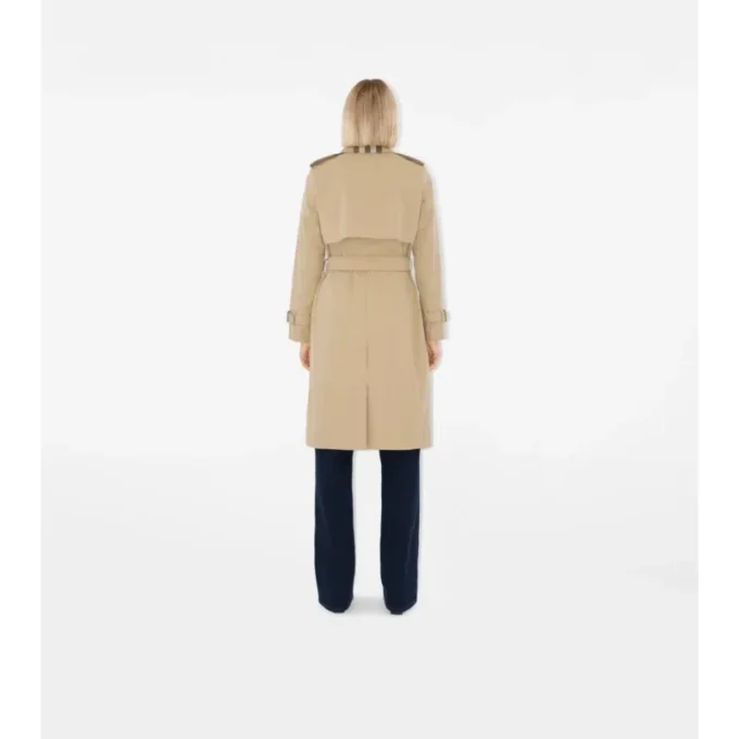 Dlouhý Trench Coat z gabardénu s kostkovaným límcem Dlouhý Trench Coat z gabardénu s kostkovaným límcem