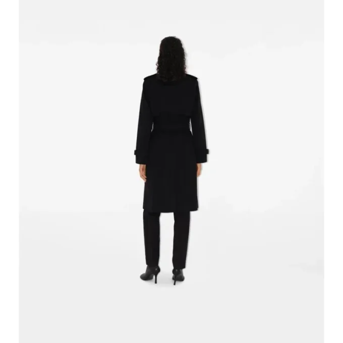 Dlouhý Trench Coat z gabardénu s kostkovaným límcem Dlouhý Trench Coat z gabardénu s kostkovaným límcem