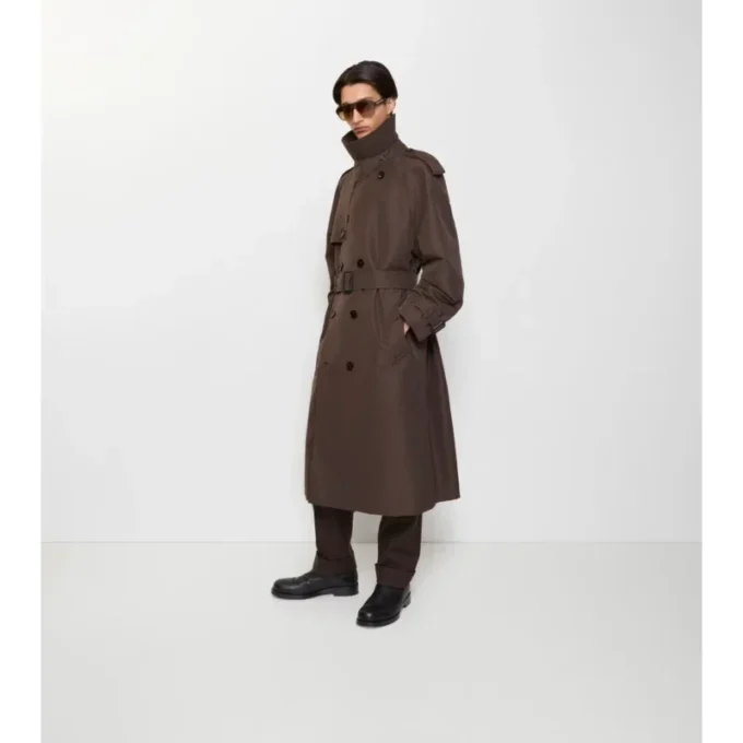 Dlouhý Trench Coat z hedvábné bavlny s kostkovaným límcem Dlouhý Trench Coat z hedvábné bavlny s kostkovaným límcem