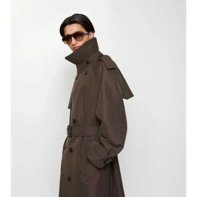 Dlouhý Trench Coat z hedvábné bavlny s kostkovaným límcem Dlouhý Trench Coat z hedvábné bavlny s kostkovaným límcem