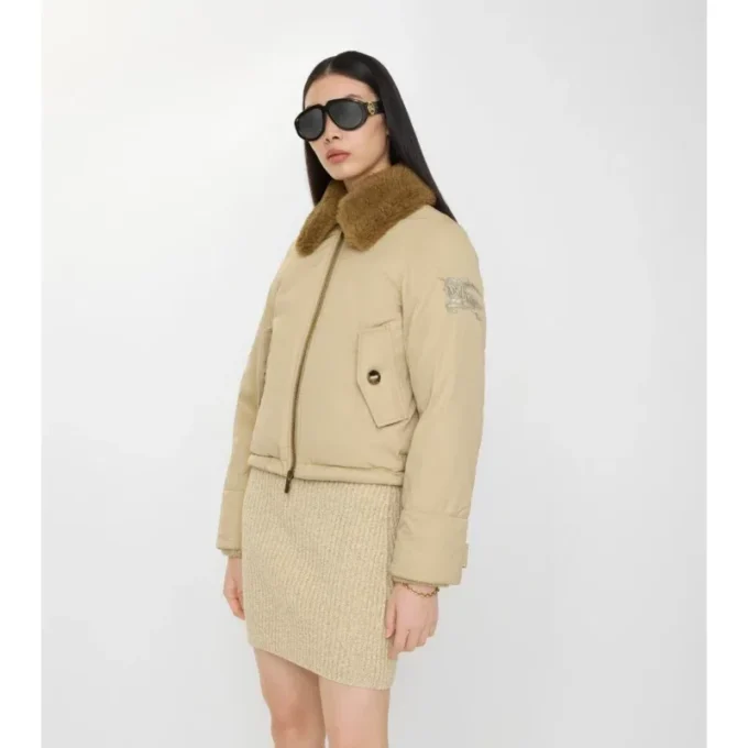 Gabardine bunda s ovčím kožešinovým límcem Gabardine bunda s ovčím kožešinovým límcem