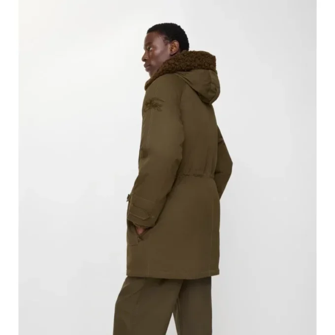 Gabardine parka s ovčí kožešinou Gabardine parka s ovčí kožešinou
