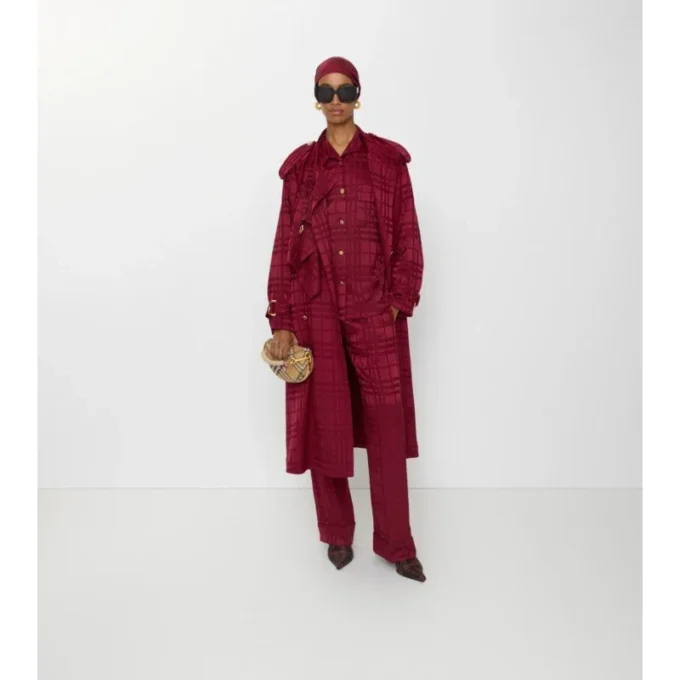 Hedvábný Trench Coat s kostkovaným vzorem Hedvábný Trench Coat s kostkovaným vzorem