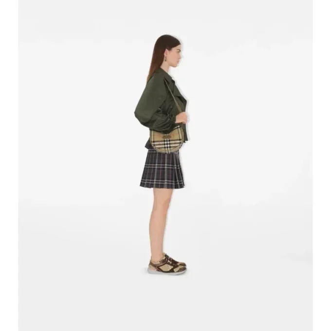 Kabelka přes rameno ve tvaru podkovy Kabelka přes rameno ve tvaru podkovy