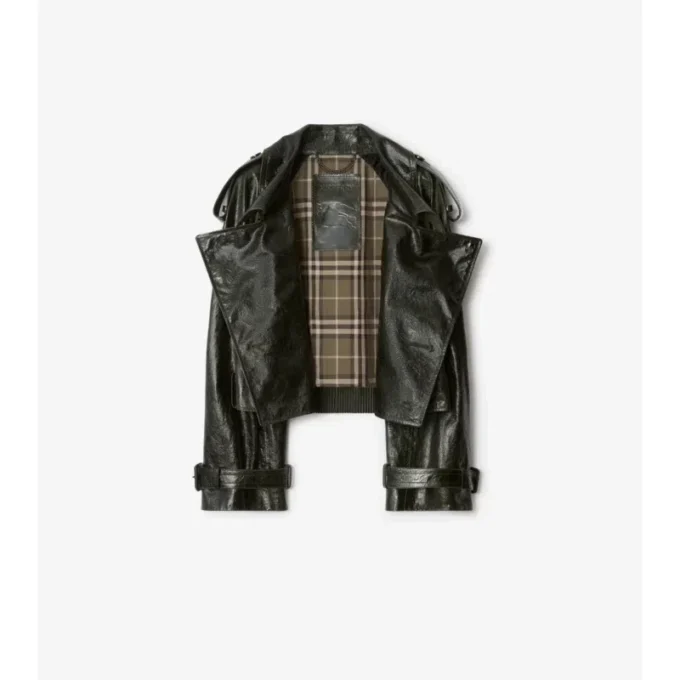 Krátká trenčkotová bunda z reliéfní kůže Krátká trenčkotová bunda z reliéfní kůže