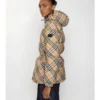 Nylonová péřová bunda s kapucí a vzorem Burberry Nylonová péřová bunda s kapucí a vzorem Burberry
