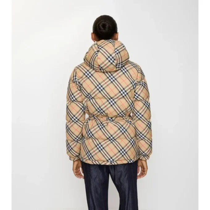 Nylonová péřová bunda s kapucí a vzorem Burberry Nylonová péřová bunda s kapucí a vzorem Burberry