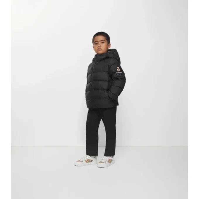 Nylonový péřový kabát s kapucí Nylonový péřový kabát s kapucí