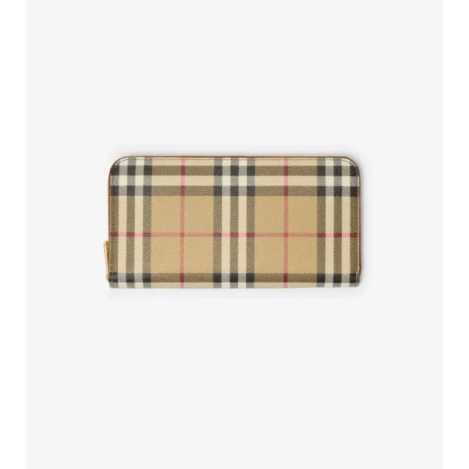 Péřová bunda s pruhem s kostkovaným vzorem Burberry na předním zipu a skládací kapucí v naší charakterist Péřová bunda s pruhem s kostkovaným vzorem Burberry na předním zipu a skládací kapucí v naší charakterist