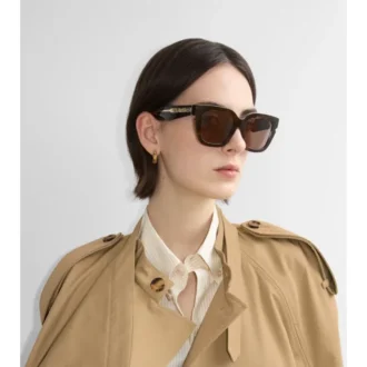 Sluneční brýle s čtvercovým rámem a vzorem Burberry