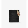 Středně velká kabelka typu bucket bag s klipem ve tvaru písmene B Středně velká kabelka typu bucket bag s klipem ve tvaru písmene B
